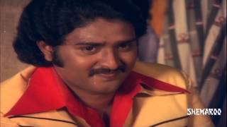 Pedala Brathukulu Movie Scenes - Sudhakar trying to flirt with Sumathi - KV Mahadevan, Rallapalli