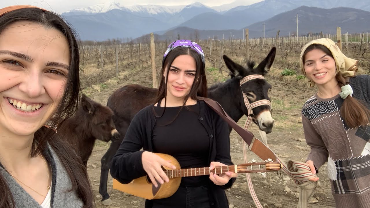 Trio Mandili Kakhuri Chords Chordify