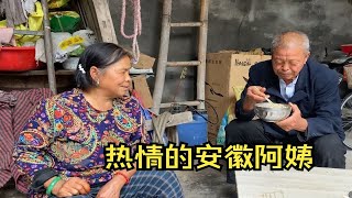 河南小姑娘农村蹭饭 善良的安徽阿姨 做肉汤面热情招待