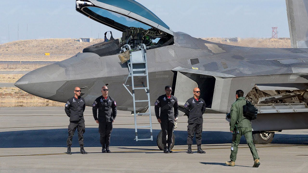 US F-22 Raptor Pilot Jump Into His Aircraft And Take Off At Full ...