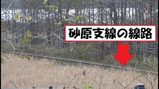 秋景色に囲まれた函館本線から砂原支線が分岐する付近の線路と遠くにそびえる駒ヶ岳