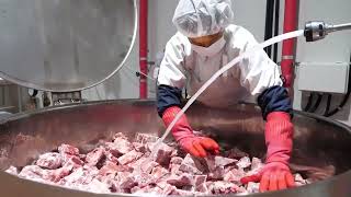 놀라운 감자탕 공장의 압도적인 뼈 해장국 대량 생산 과정 / Process Of Making Pork Back Bone Stew In A Korean Food Factory