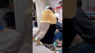 妹妹这“轻功”实在了得😂 （抖音发布时间：2019年10月30日）