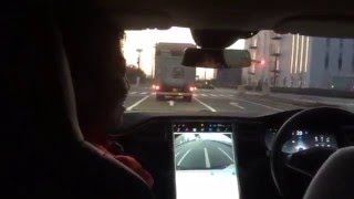 テスラTESLA自動運転体験　NO.2　前がとまると勝手に停まる～～～