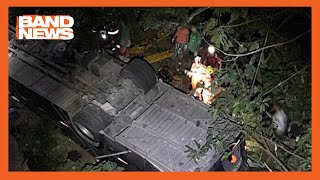 Ônibus cai de ponte em MG e deixa 4 mortos | BandNews TV