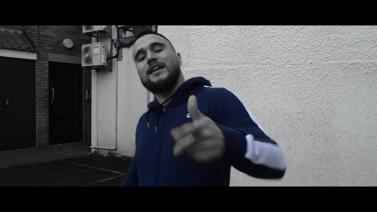 B-DEE - STILL OUT HERE [VIDEO] (PROD BY ESSAY BEATS) - YouTube