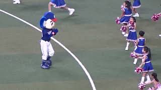 2022プロ野球 キッズチアドラに井森ダンスを披露するドアラ