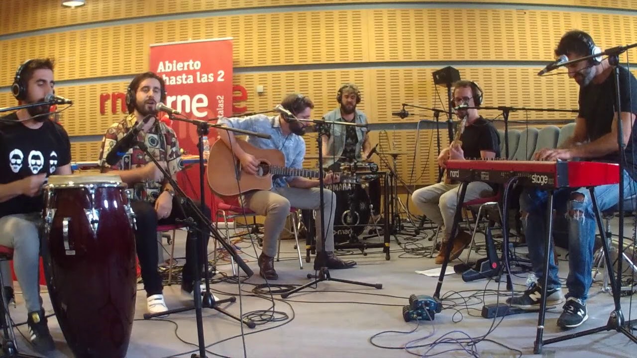 Aslándticos En Abierto Hasta Las 2 Mi Primer Día Chords Chordify
