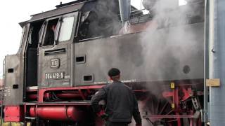 BR 064 419-5 bei der Wasserbetankung, Schwäbische Waldbahn, Welzheim, Germany,  15.12.2013.