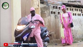 Karuwa Har Gida Me sana'a Ya Dauko Kwanan Gida ( Dariya Dole ) Short Comedy Hausa ...