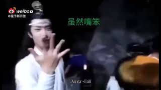 《陈情令》新花絮出来了，肖战对王一博竖中指，真没素质呀