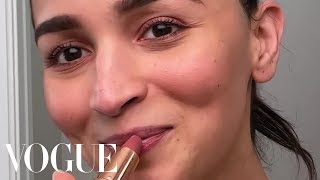 The Weird Way Alia Bhatt Applies Her Lipstick