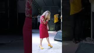 Cantora Shirley Carvalhaes Sendo ATACAD4 Por Baratas' em um Show! 🤣🤣