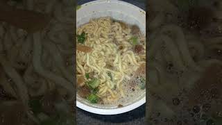 【カップラーメン】沼る！青森風煮干ししょうゆラーメン#shorts #レビュー#夜食#深夜飯 #vlog