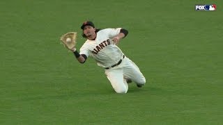 LAD@SF: Parker makes diving catch to rob Pederson