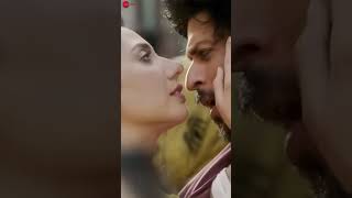 Halka Halka - Raees | Shah Rukh Khan & Mahira Khan | Ram Sampath | Sonu Nigam & Shreya Ghoshal