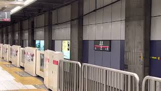 【日吉駅を通過する西武6000系電車】Fライナー