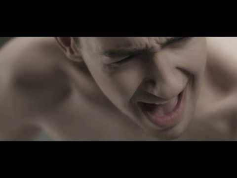 “Βουτιά στο κενό” Δείτε το νέο video clip του Μαυρίκιου Μαυρικίου