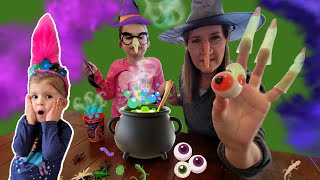 Kid Fun video Halloween Witch MOM making eyeball Trolls Soup! WITCH POTION with EYEBALLS!