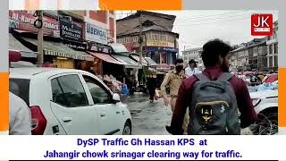 DySP Traffic Gh Hassan KPS  at jahangir chowk srinagar  clearing way for traffic.