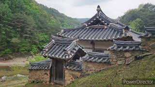 태백산 줄기 아래에 있는 춘양구곡 / Chunyanggugok water stream at the foot of Taebaeksan Mountain