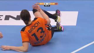 Ball in the hands of two defenders | Video analysis | IHF Education Centre
