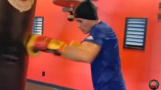 DAVID BENAVIDEZ IS A BODY PUNCHING MACHINE! FIRES OFF NON STOP COMBINATIONS IN WORKOUT!