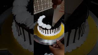 Black Forest Cake New Decoration #shorts #shortvideo #cakedecorating