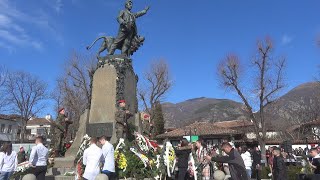 Много цветя и признателност за Апостола на свободата в Карлово (видео)