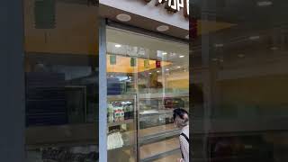 九唔搭八：聖安娜西餅店遭搶匪硬闖，店員對峙不敵