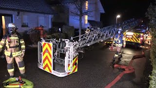 Ausgedehnter Wohnungsbrand in Lohmar - Bewohnerin rettet sich durch Sprung von Balkon | 07.04.2021