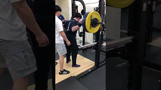 大学生 スクワット135kg×5rep #motivation #筋トレ #スクワット #筋肉 #power #squat #大学生活 #パワーリフティング #家系最強 #パワーチューブ #脚トレ