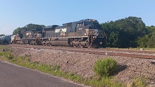 NS 1137 leads NS 15R at Chester SC on the NS R line