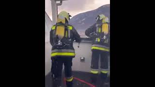 Vigili del fuoco in azione per un incendio in un albergo a 4 stelle, il Residence Sissi