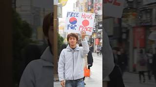 【泣ける】日本人が韓国🇰🇷でフリーハグをしてみた #peace #korea #shorts