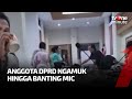 Merasa Tak Dihargai Ketua, Anggota DPRD Garut Ngamuk Hingga Banting Mic | tvOne Minute