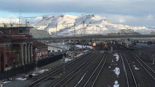 WBD Union Pacific mixed freight arrives snowy Green River Wyoming 12/2018