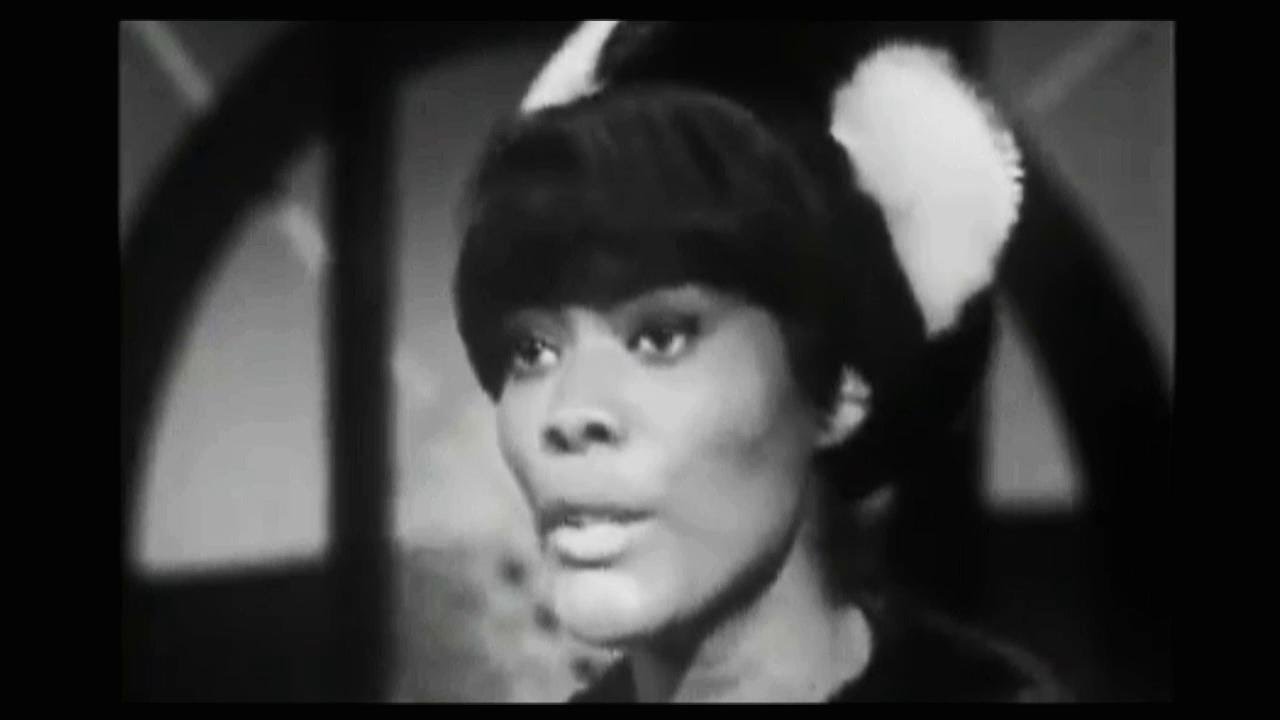 DIONNE WARWICK Sings "WALK ON BY" LIVE 1964 - YouTube