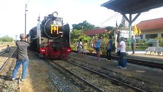 รถจักรไอน้ำทำสับเปลี่ยน สถานีฉะเชิงเทรา | Steam Locomotive Pacific 824\u0026850 running on the track.