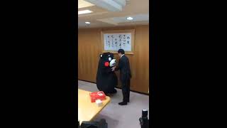 熊本県営業部長兼しあわせ部長「くまモン」来庁！（中編）