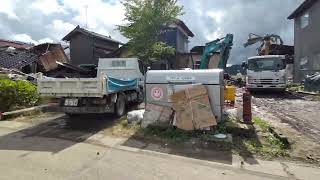 手短バージョンの珠洲市宝立町鵜飼地区。公費解体がようやく始まった段階。2014年7月17日撮影　　240717 151844 sh