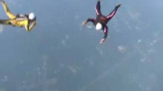The asian goes Skydiving