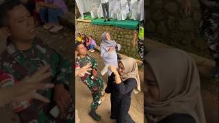 Nyawer di temanin bapak TNI #shortsviral #dangdutkoplo #biduancantik