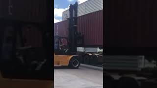 Container unloading #forklift #foryou #truck #shorts