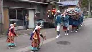 富山県小矢部市　埴生山崎町の獅子舞