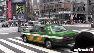 右折違反した乗用車を猛スピードで追うパトカー　渋谷スクランブル交差点