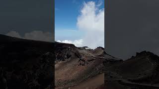 快晴の富士山 剣ヶ峰から見る火口は異次元の景色#富士山 #富士登山 #富士宮口 #日本百名山 #お鉢巡り