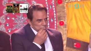 Shah Rukh Khan Presents Dharmendra With Lifetime Achievement Award - YouTube.flv