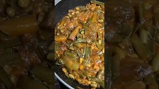 chikkudukaya vankaya curry recipe| Easy vankaya chikkudu curry #intlovantalu #shorts #viral