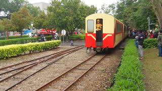 DSCN0648.中華民國105年.2016.3.12..嘉義北門車庫園區~~阿里山號調車..5821次雙鐵奇蹟郵輪式列車(DL-42+阿里山號車廂+森鐵SL25).嘉義~北門車庫園區12.00~竹崎